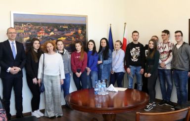 Lekcja przedsiębiorczości dla młodzieży w ratuszu