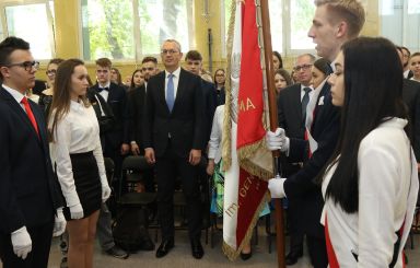 Maturzyści I LO ze świadectwami
