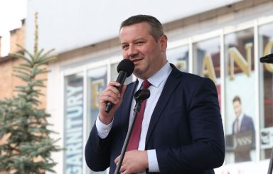 Pół tysiąca flag Polski dla ostrołęczan