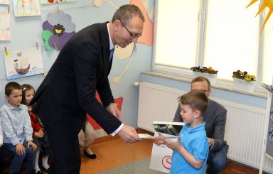 Czytają i rysują z Bratkiem
