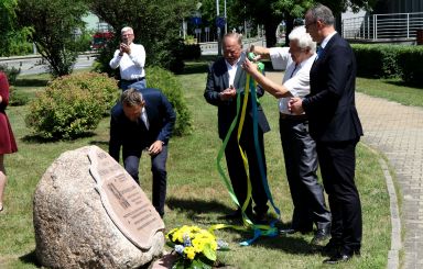Odsłonięcie tablicy pamięci Henryka Krauzego