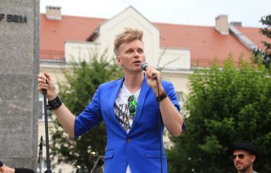 Artur Gotz z przebojami Kabaretu Starszych Panów