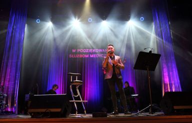 W podziękowaniu służbom medycznym