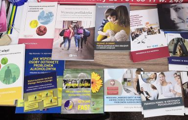 MKRPA w Ostrołęce przekazała bezpłatne materiały edukacyjne placówkom miejskim