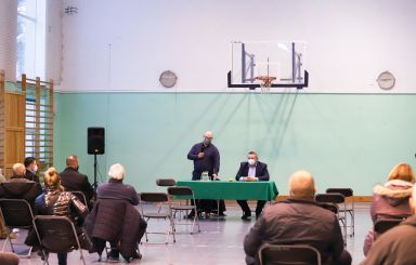 Prezydent Łukasz Kulik spotkał się z mieszkańcami bloku przy al. WP 42