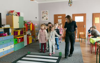 Strażnicy miejscy odwiedzili przedszkolaków