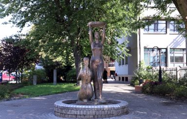 Fonatanny podziwiajmy z daleka