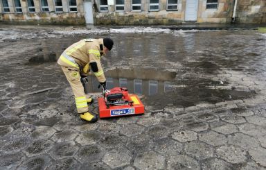 OSP wypompowało wodę z terenu ZPO