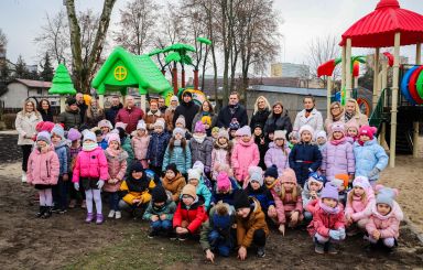Doposażenie placu zabaw przy PM nr 8 w Ostrołęce!