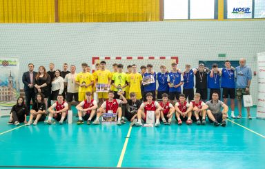 II LO najlepsze w turnieju piłki nożnej halowej MRM
