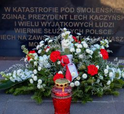 Uroczystości upamiętniające ofiary Katastrofy Smoleńskiej w Ostrołęce