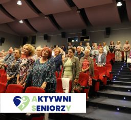 Seniorzy wspólnie obejrzeli film i świętowali wyjątkowy jubileusz